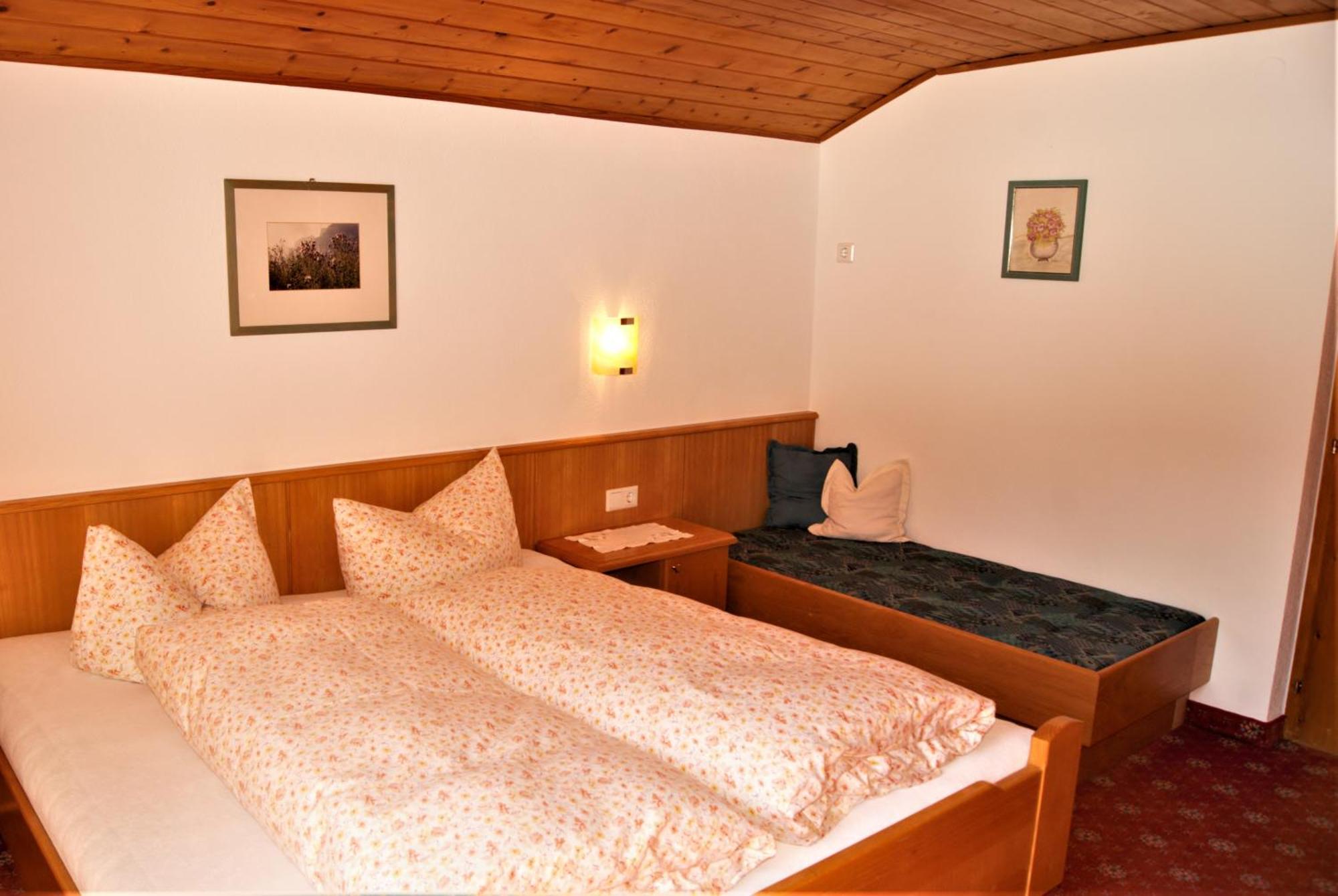 Landhaus St. Hubertus Kaunertal Habitación foto